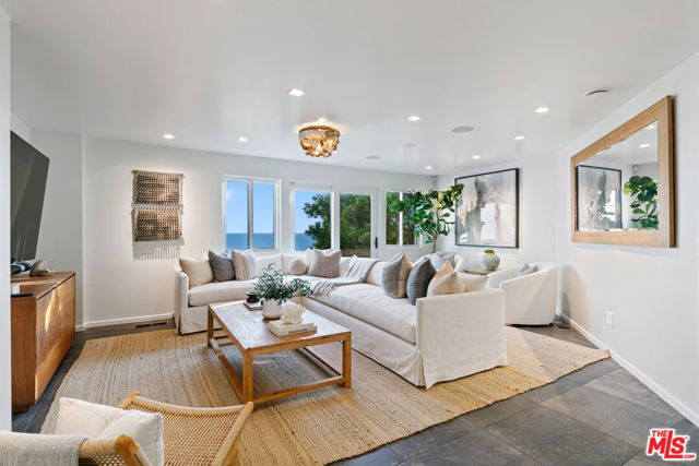 31558 Victoria Point Road, Malibu CA: https://media.crmls.org/mediaz/781b77c8-305f-4112-b16c-79ae163a2686.jpg