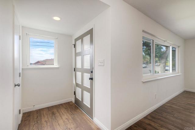 Detail Gallery Image 18 of 38 For 4960 Sparks Ave, San Diego,  CA 92110 - 3 Beds | 2 Baths