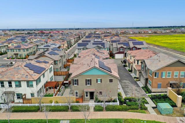 1426 S Central Parkway, Mountain House CA: https://media.crmls.org/mediaz/781bf251-b444-4bce-82d2-01ab5ccf9844.jpg
