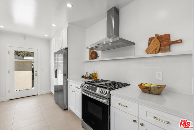 10531 Woodbridge Street, Toluca Lake CA: https://media.crmls.org/mediaz/781c561b-92ad-4385-a4e5-bb2c7f85a814.jpg