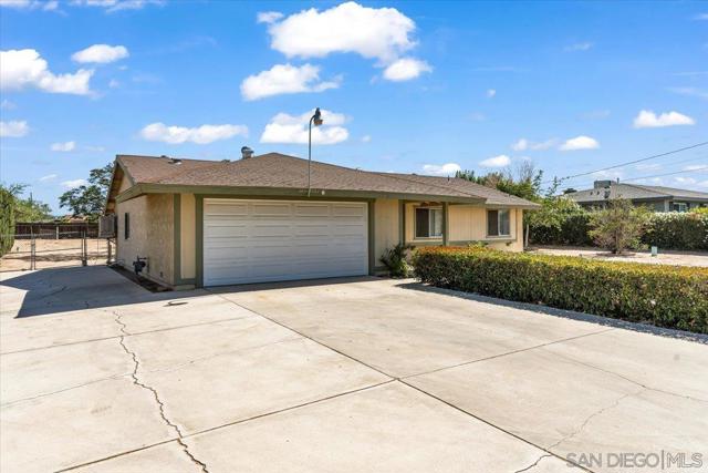 15209 Mauna Loa, Hesperia CA: https://media.crmls.org/mediaz/781c63a8-970d-48a8-beaf-b54593303950.jpg