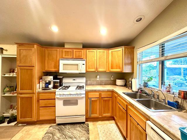 3637 Snell Avenue, San Jose CA: https://media.crmls.org/mediaz/781cfc8a-b87c-4764-a20f-c97a32131deb.jpg