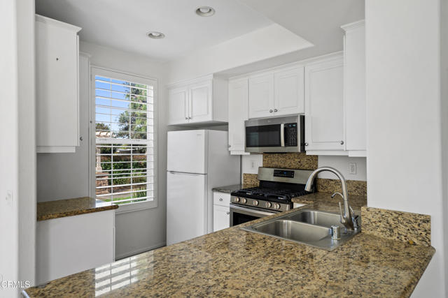 Detail Gallery Image 3 of 33 For 5326 Gillespie St, Ventura,  CA 93003 - 2 Beds | 2 Baths