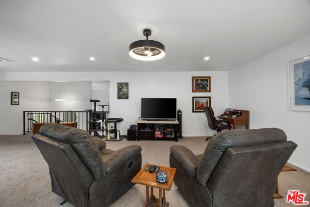 938 20th Street, Santa Monica CA: https://media.crmls.org/mediaz/781d1e17-353d-47c1-b6ee-f89f4da35bb1.jpg