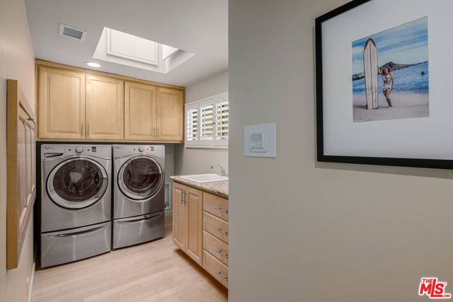 17765 Camino De Yatasto, Pacific Palisades CA: https://media.crmls.org/mediaz/781d46fd-eaad-4da1-997c-a4d5b606e10b.jpg