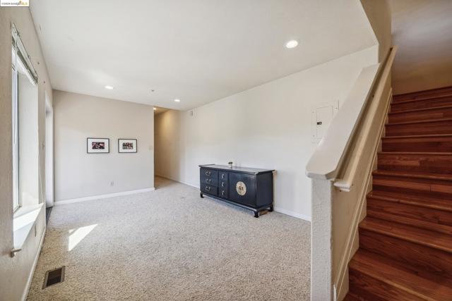 2335 Tunnel Rd, Oakland CA: https://media.crmls.org/mediaz/781d731f-1339-4a4c-8bbe-3084039ca0dc.jpg