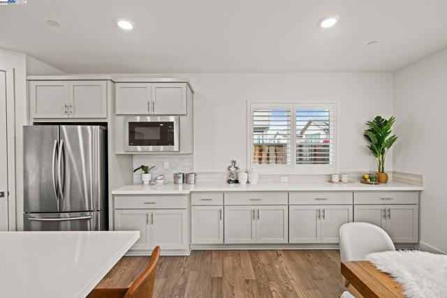 318 Paradiso Ct, San Ramon CA: https://media.crmls.org/mediaz/781d89e4-da3d-4cd2-9fdf-1cccc1097240.jpg