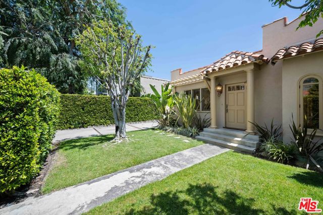 704 Westbourne Drive, West Hollywood CA: https://media.crmls.org/mediaz/781d8cc8-539a-41bc-b7db-ea71934cb4ce.jpg