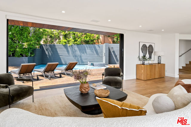 8021 Floral Avenue, Los Angeles CA: https://media.crmls.org/mediaz/781e6a6b-d425-4f96-95cf-8b68a1ae48b4.jpg