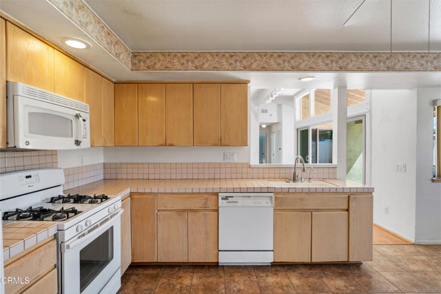 10215 Alexandria Street, Ventura CA: https://media.crmls.org/mediaz/781fb1ad-fbc3-42c2-b5be-9bd0fc36d528.jpg