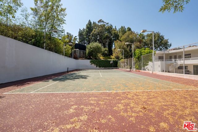 15656 Crownridge Place, Sherman Oaks CA: https://media.crmls.org/mediaz/781ff583-dd11-4919-9372-df8a93e24c9f.jpg