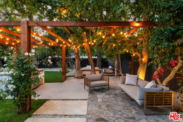 5831 Elba Place, Woodland Hills CA: https://media.crmls.org/mediaz/78200de8-e9d2-41c2-9a24-5d2471255ba2.jpg