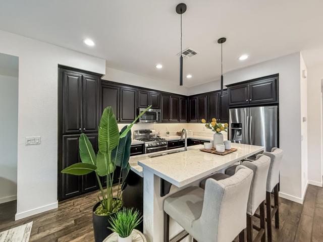 311 Geary Way, Mountain View CA: https://media.crmls.org/mediaz/78203a2c-0864-49fa-8651-e24179c79da9.jpg