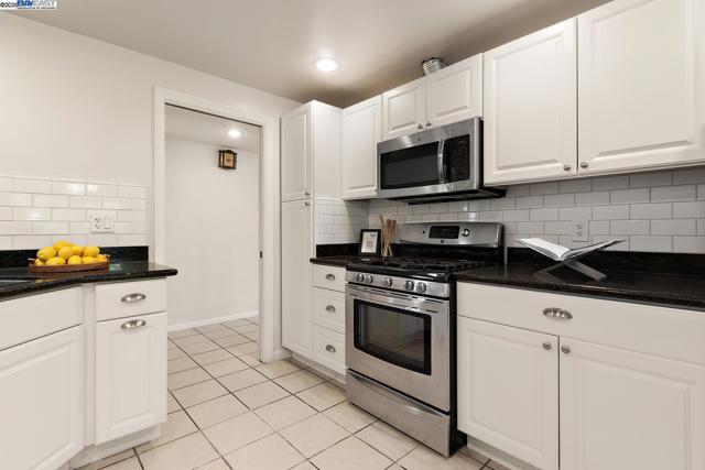 5221 Roxanne Ct, Livermore CA: https://media.crmls.org/mediaz/78203dab-9ee0-40e1-b41b-2dbbd459f0f4.jpg