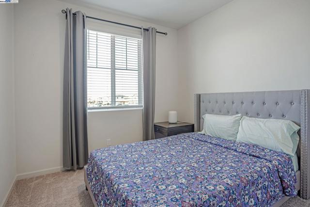 859 Helmsley Dr, Vacaville CA: https://media.crmls.org/mediaz/7820b5f1-da11-4cd0-b6d5-38d5dd07de43.jpg