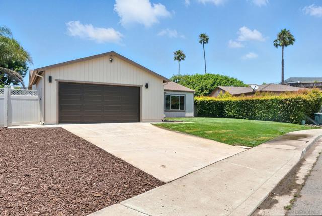 1285 Waxwing Ln, Chula Vista CA: https://media.crmls.org/mediaz/7821e7b0-6811-4373-a4da-e3fb75f12c96.jpg