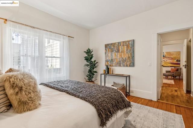 1936 Berryman ST, Berkeley CA: https://media.crmls.org/mediaz/7822767b-b977-4e33-a5af-a9b08af7fd4b.jpg
