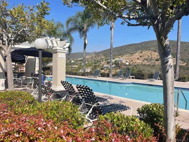 1680 Via Ocioso, San Marcos CA: https://media.crmls.org/mediaz/78228470-6038-4ba2-9d30-70b11588571c.jpg