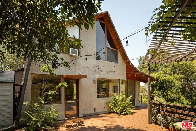 3990 Clayton Avenue, Los Angeles CA: https://media.crmls.org/mediaz/78228920-270f-47e3-98ba-d4bb87c02cf8.jpg