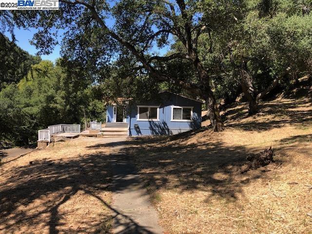 2950 Niles Canyon Rd, Castro Valley CA: https://media.crmls.org/mediaz/7822a75f-8df7-46d8-9806-07a59c8268dc.jpg