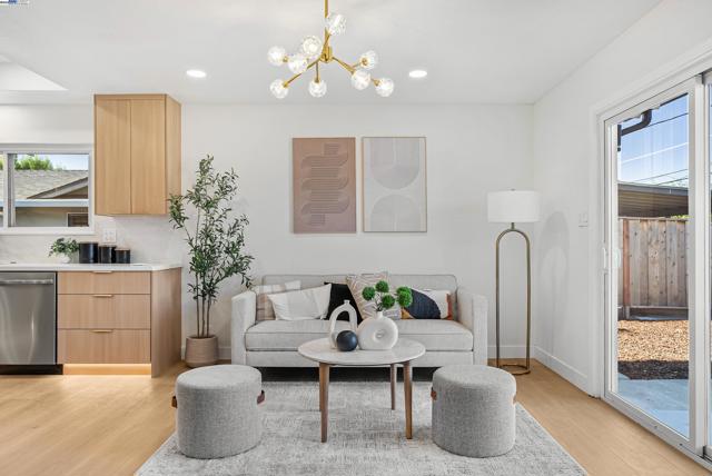 39850 Sundale Dr., Fremont CA: https://media.crmls.org/mediaz/7822c548-e07d-40ec-b3fc-81e1d6edc416.jpg