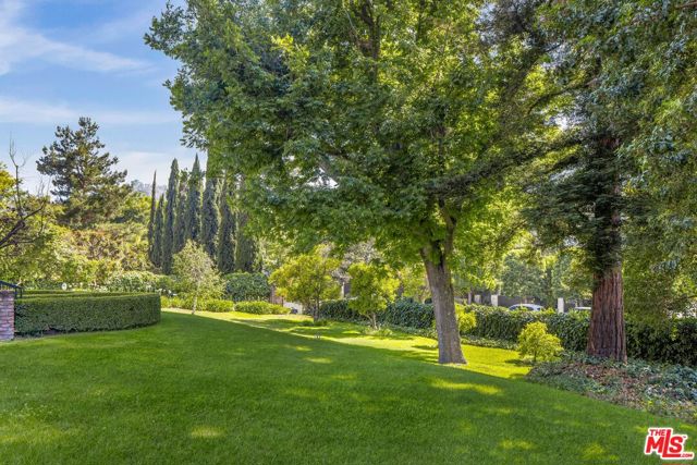 3734 Longridge Avenue, Sherman Oaks CA: https://media.crmls.org/mediaz/7822cdbb-8721-42d1-8129-4b50b510bd0d.jpg