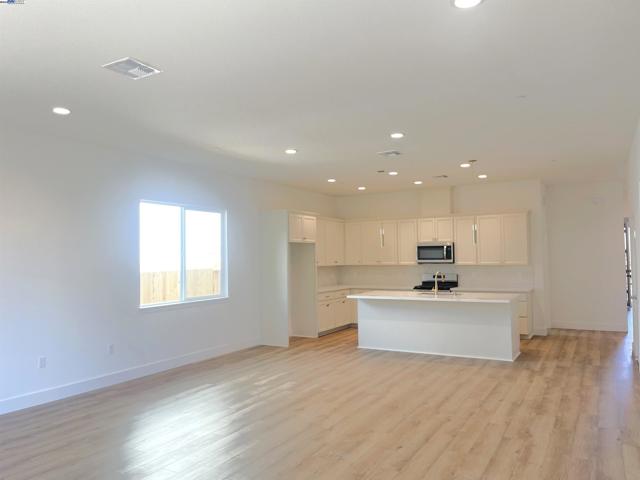 2161 Gentle Rain Drive, Roseville CA: https://media.crmls.org/mediaz/7824292d-3ac0-4702-87bd-163f8f32eb6e.jpg
