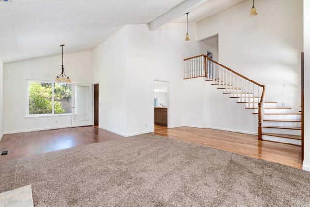 5644 ALHAMBRA HILLS CT, Martinez CA: https://media.crmls.org/mediaz/78245adb-d739-4d73-9c84-e94597e35093.jpg