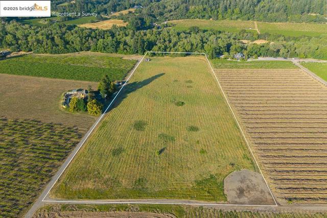 838 Dry Creek, Healdsburg CA: https://media.crmls.org/mediaz/7824d045-d4c2-453e-8ed2-10027411aac7.jpg
