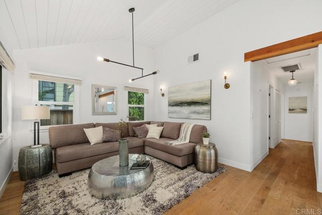 1400 Angelus Avenue, Los Angeles CA: https://media.crmls.org/mediaz/7825312f-bf10-4a8d-ba74-f5df18dd097c.jpg
