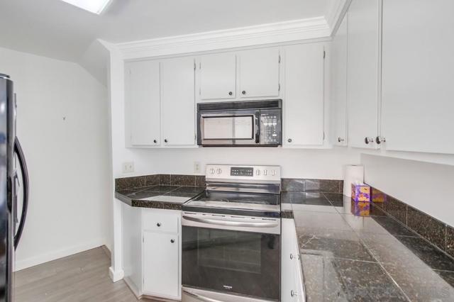 3268 Via Marin, La Jolla CA: https://media.crmls.org/mediaz/78256e25-a28f-4696-8998-a40af3a40b08.jpg