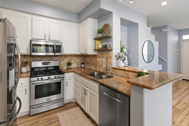 4104 Via Candidiz, San Diego CA: https://media.crmls.org/mediaz/78257cbd-e920-40b8-9513-098a52461213.jpg