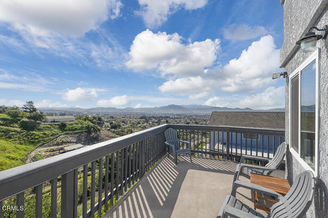 542 San Clemente Way, Camarillo CA: https://media.crmls.org/mediaz/7825a111-d5da-42f8-83f6-59300f22cdea.jpg