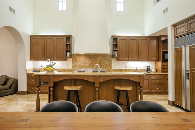 7031 Calle Portone, Rancho Santa Fe CA: https://media.crmls.org/mediaz/7825c32c-9dc6-434b-9afd-8c7702df24c7.jpg