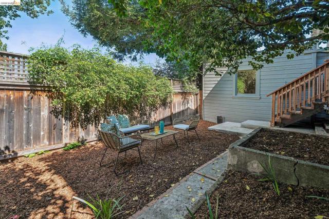 21 Portsmouth Road, Piedmont CA: https://media.crmls.org/mediaz/7825e4cc-f421-4f50-bc2b-ef7cb7844c5b.jpg