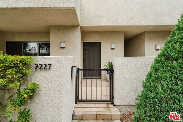 2227 Century Hill, Los Angeles CA: https://media.crmls.org/mediaz/7826191f-3b10-4dcf-a59b-faed485a1f29.jpg