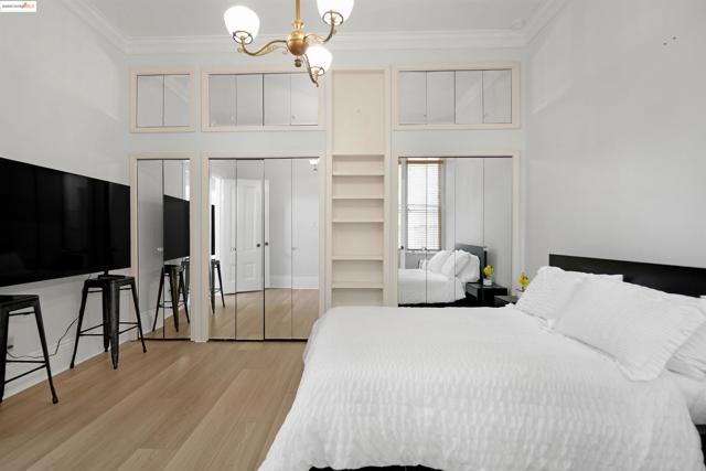 2654 Bush St, San Francisco CA: https://media.crmls.org/mediaz/78263333-83d1-4d24-9306-786f084865e3.jpg