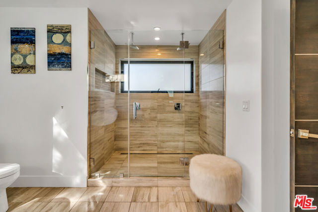 3026 PASSMORE Drive, Los Angeles CA: https://media.crmls.org/mediaz/7826887b-b4ae-47e6-b61e-74c0184141ed.jpg