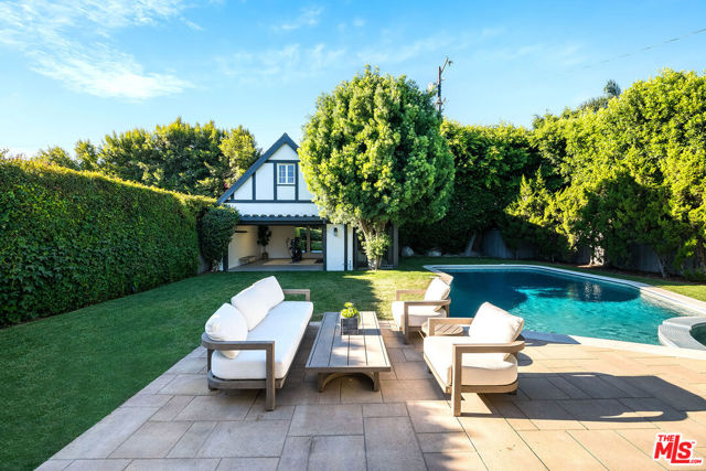 10445 Valley Spring Lane, Toluca Lake CA: https://media.crmls.org/mediaz/78268ab5-5d4e-4e64-bf3b-aa519ad1f97a.jpg