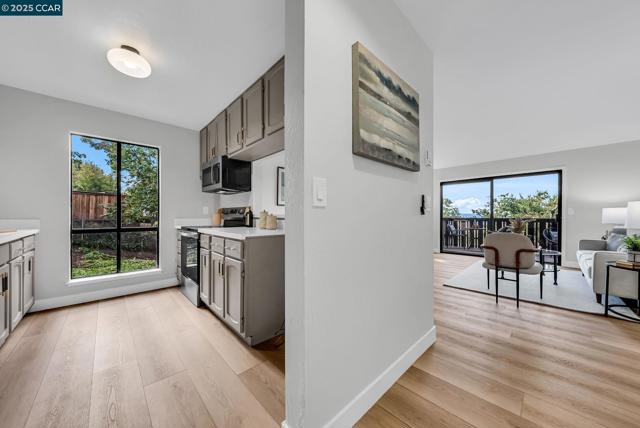 16411 Saratoga St, San Leandro CA: https://media.crmls.org/mediaz/782757d0-966d-4969-9720-c2e2e8b0fb90.jpg