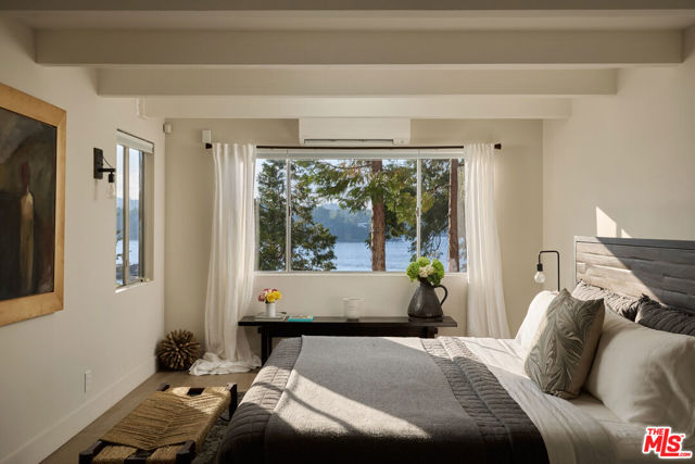 28918 Palisades Drive, Lake Arrowhead CA: https://media.crmls.org/mediaz/7827b50d-449c-42fc-8409-594014c2c1f6.jpg