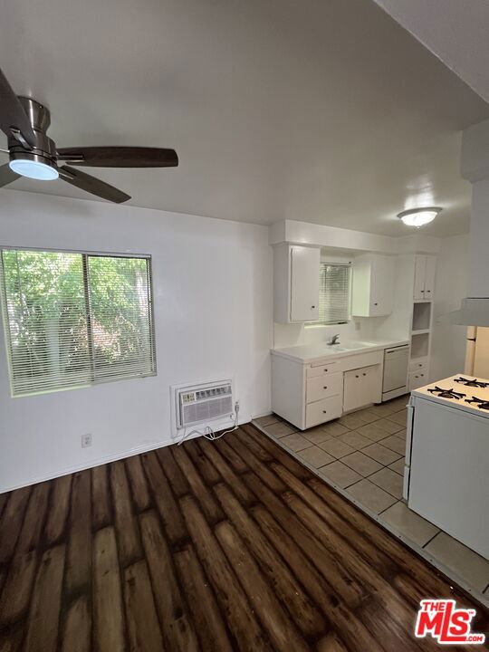 4187 Arch Drive, Studio City CA: https://media.crmls.org/mediaz/78284b53-7111-458c-bcc1-c913008eb89e.jpg