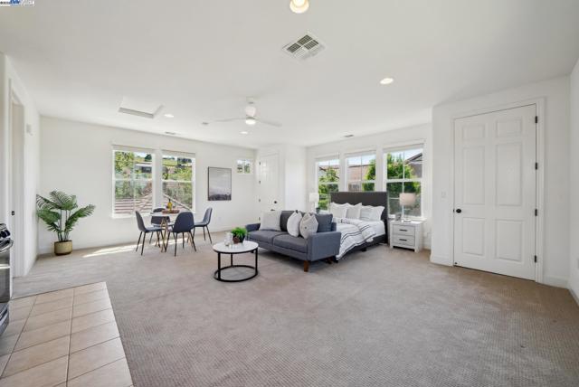 2307 Vineyard Heights Ln, Pleasanton CA: https://media.crmls.org/mediaz/7828985d-2d2c-41af-b580-5c651d95ec68.jpg