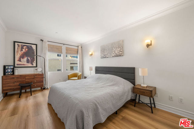 122 N Clark Drive, West Hollywood CA: https://media.crmls.org/mediaz/7828b6fd-ec30-4522-960e-e22c0638b7ee.jpg