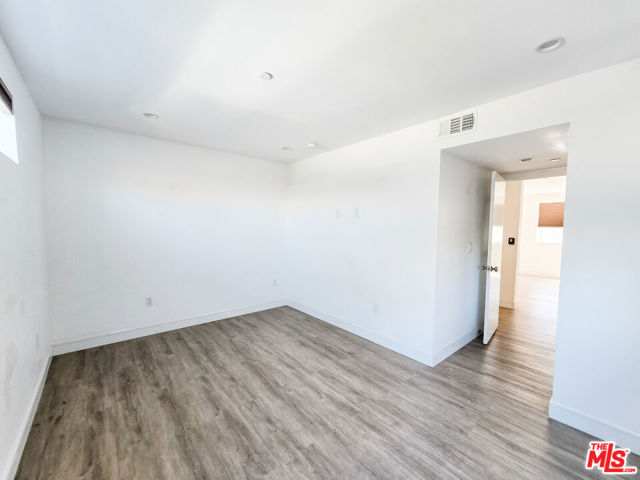 3524 S Bronson Avenue, Los Angeles CA: https://media.crmls.org/mediaz/7828ff48-9965-43d3-b2c3-9d7f39a110a7.jpg