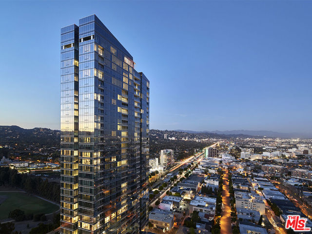 10000 SANTA MONICA Boulevard, Los Angeles CA: https://media.crmls.org/mediaz/782906ca-794a-47d7-a055-b62cfd21f91e.jpg