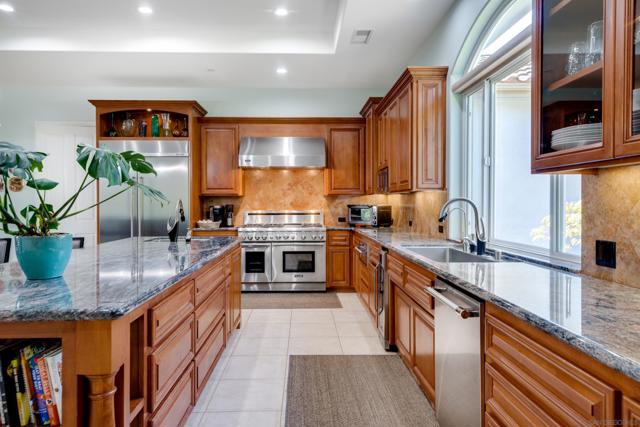 2860 Via Rancheros Way, Fallbrook CA: https://media.crmls.org/mediaz/78295e70-36a2-4fef-95b0-263cee112b66.jpg