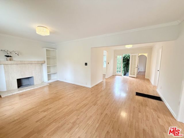 628 N Westbourne Drive, West Hollywood CA: https://media.crmls.org/mediaz/782987cd-b815-4137-8ab4-9b5c9776de0e.jpg