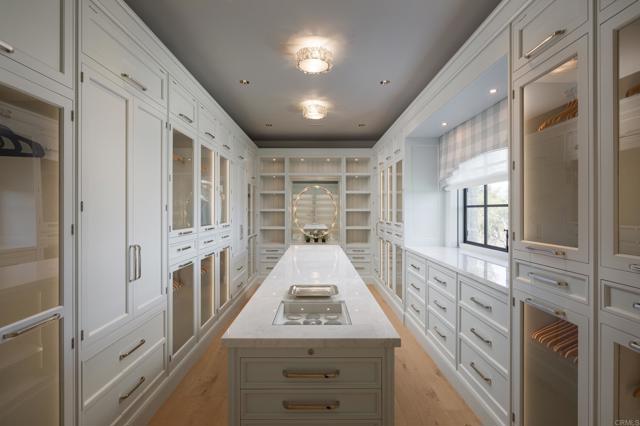 17845 Via de Fortuna, Rancho Santa Fe CA: https://media.crmls.org/mediaz/782998a4-5cb2-4d5c-8d49-39f768b57d56.jpg