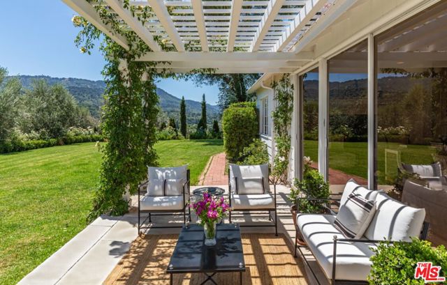 10999 Ojai Santa Paula Road, Ojai CA: https://media.crmls.org/mediaz/7829a535-8570-40a6-b5ed-20ab33107c53.jpg